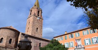 Besg katedralen Saint-Leonce i Frjus.